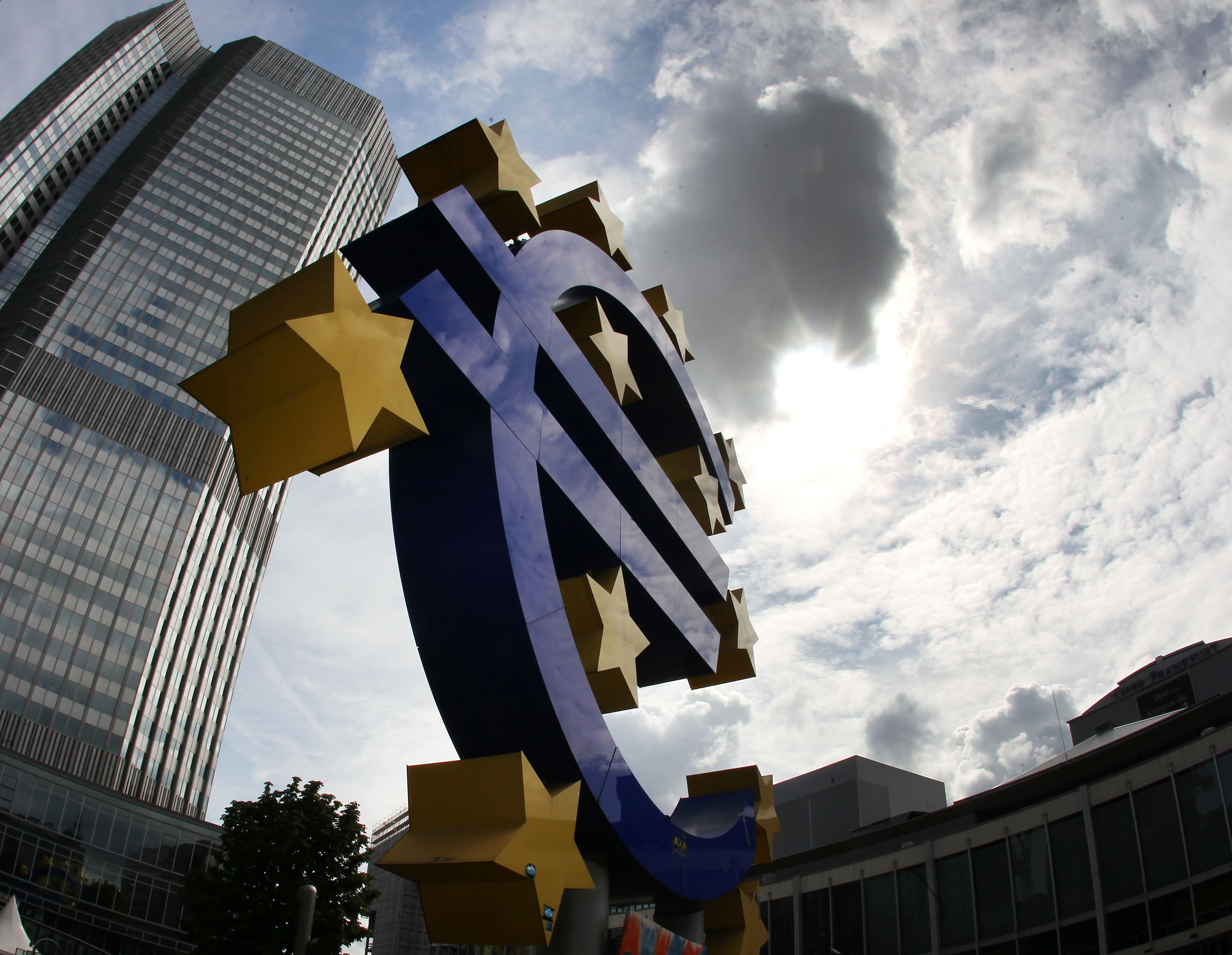 ΕΚΤ: €82,6 δισ. δανείστηκαν οι ευρωπαϊκές τράπεζες